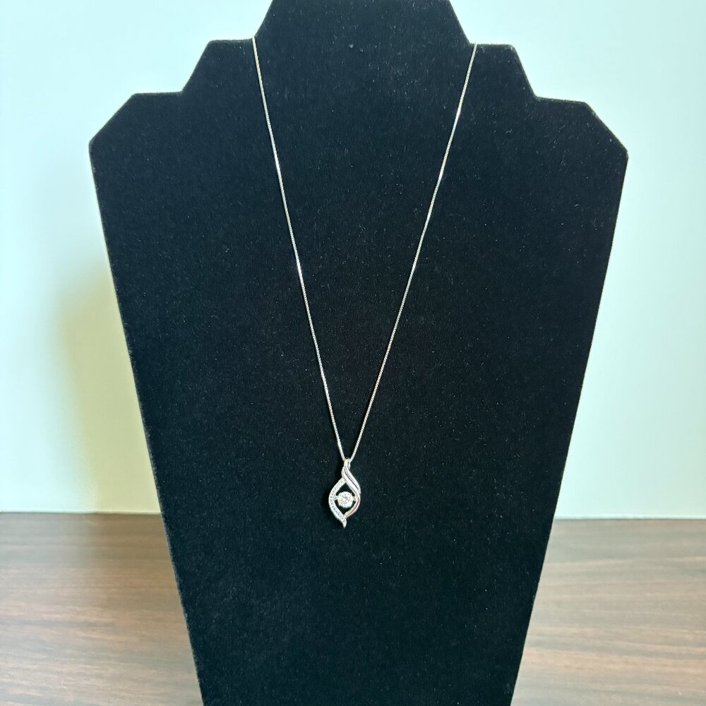 Sterling Silver En Tremblant Pendant on Sterling Silver Box Chain Whimsigoth 18"